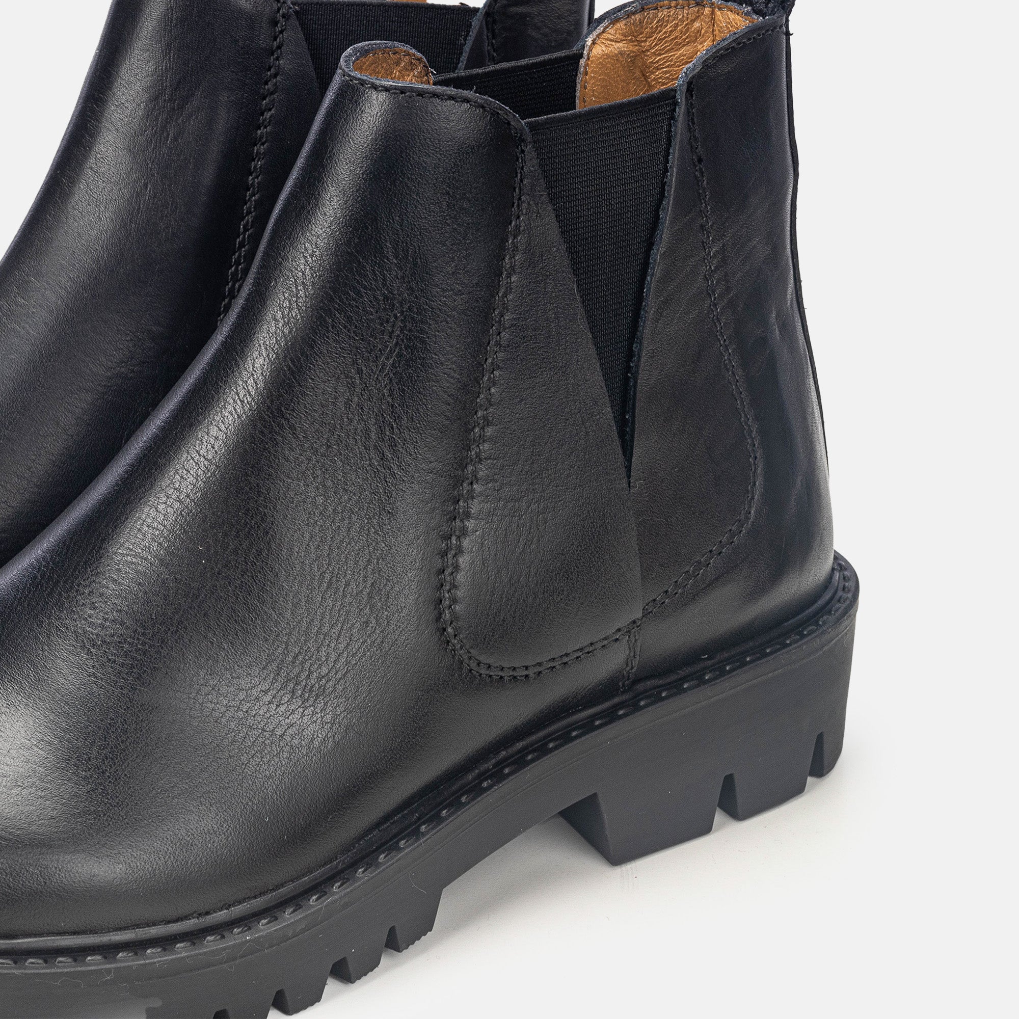 Volzak 9950 Black Leather Ankle Boot