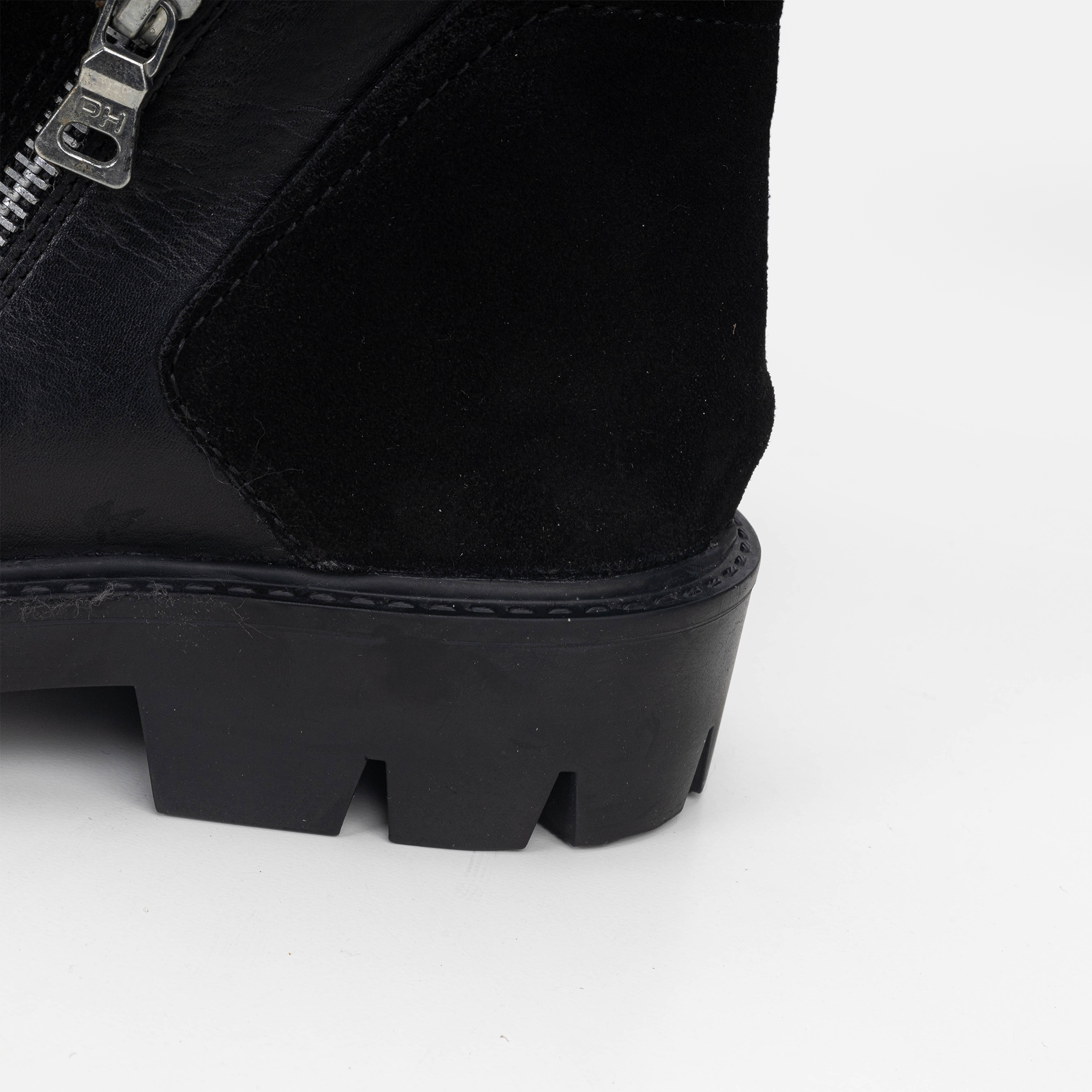Volzak 1087 Suede Ankle Boot Black