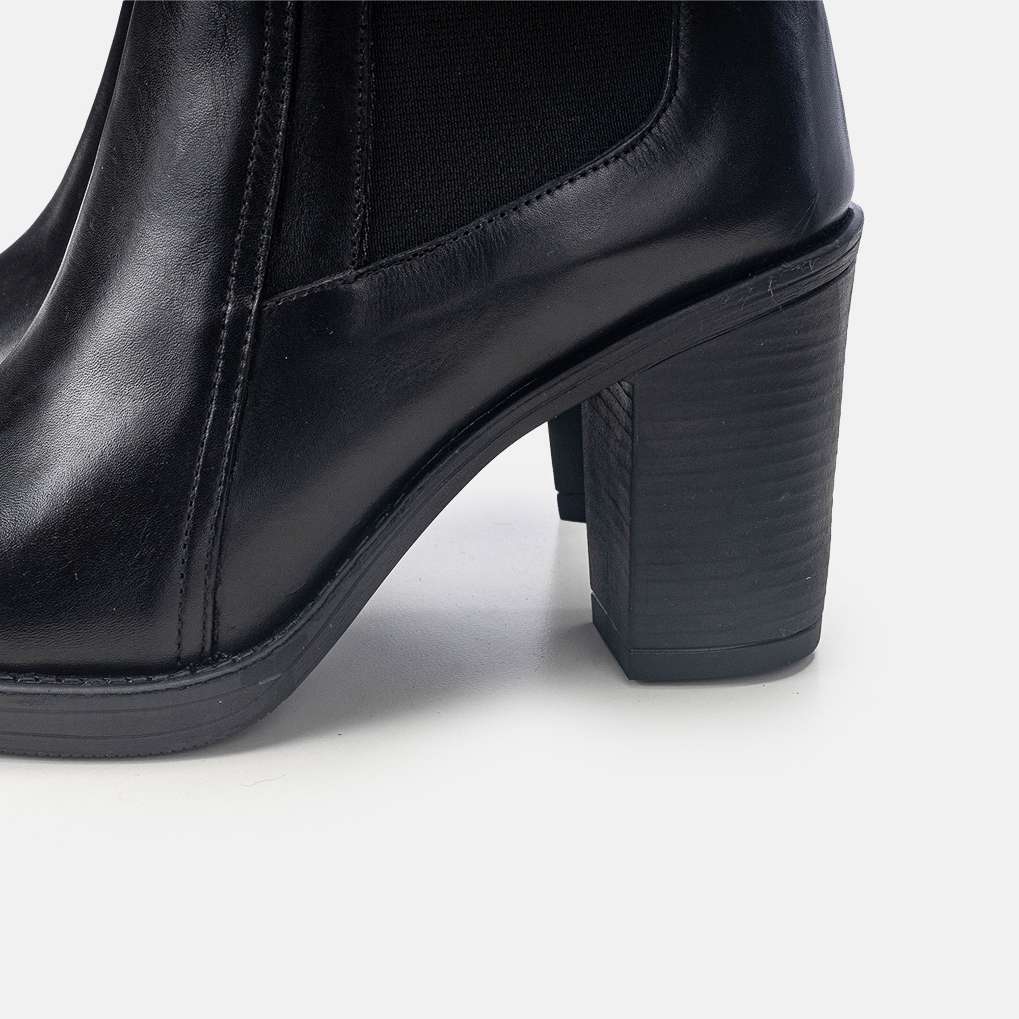Volzak 2026 Black Leather Ankle Boot