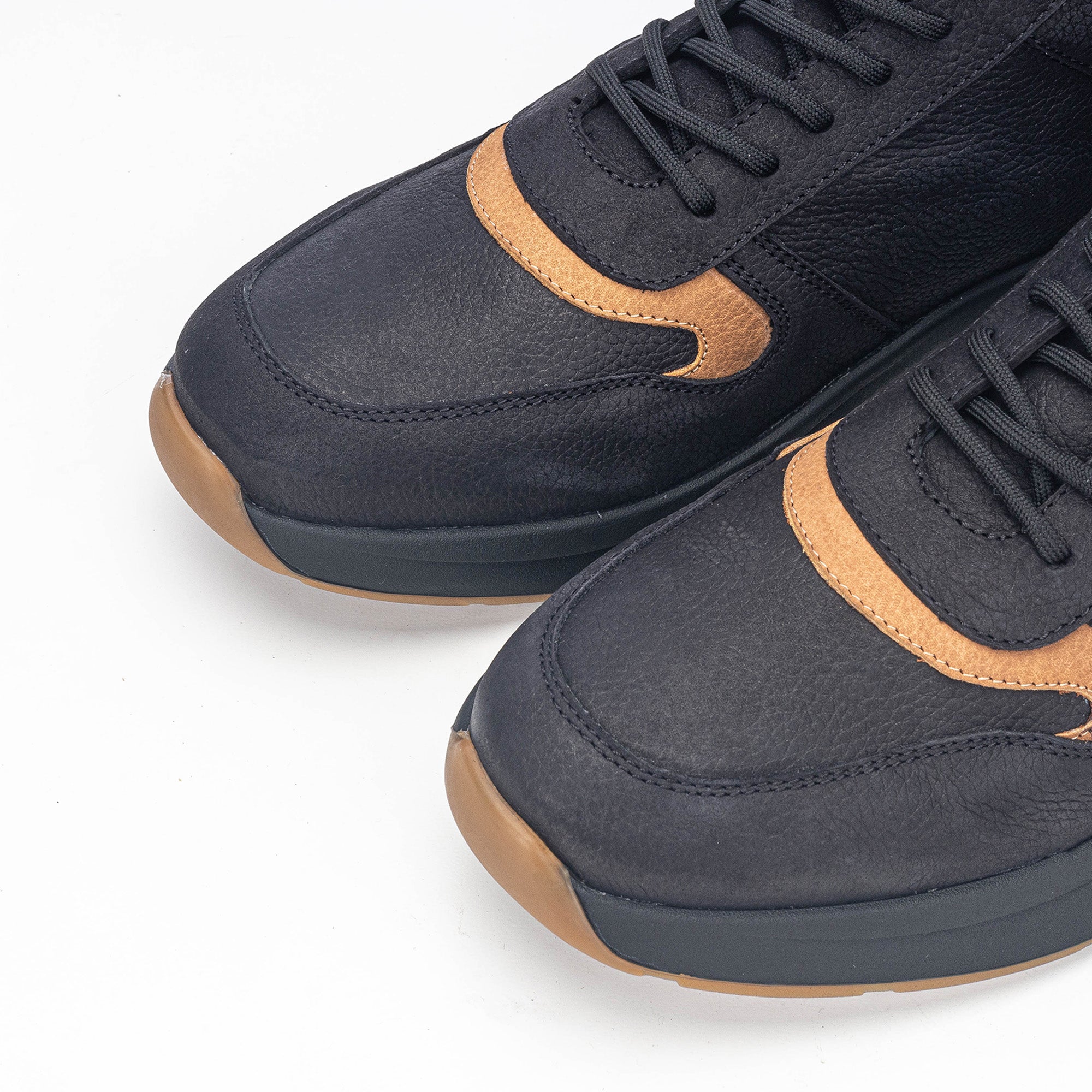 Volzak 3038 Basket en nubuck Noir Camel