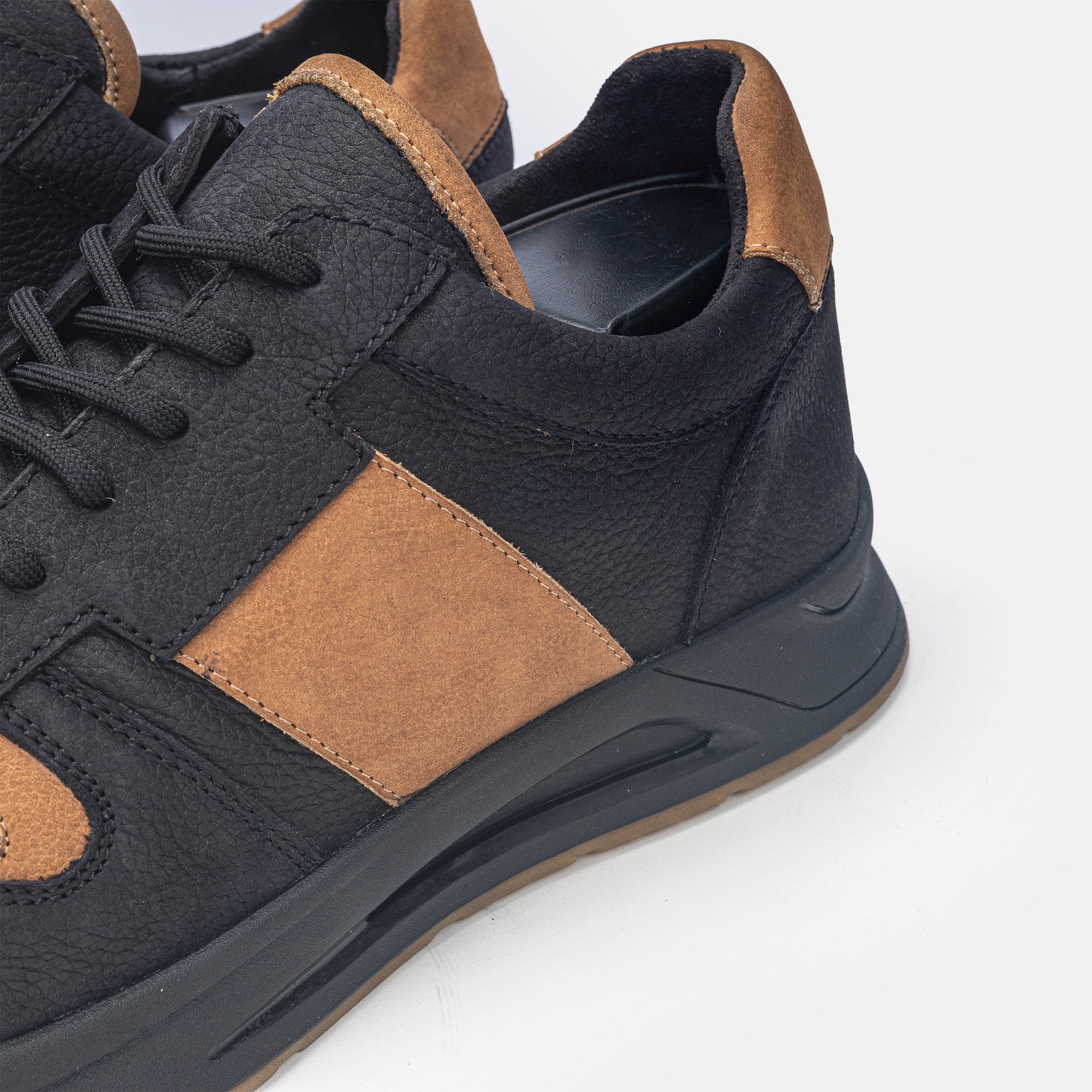 Volzak 3038 Basket en nubuck Noir Camel